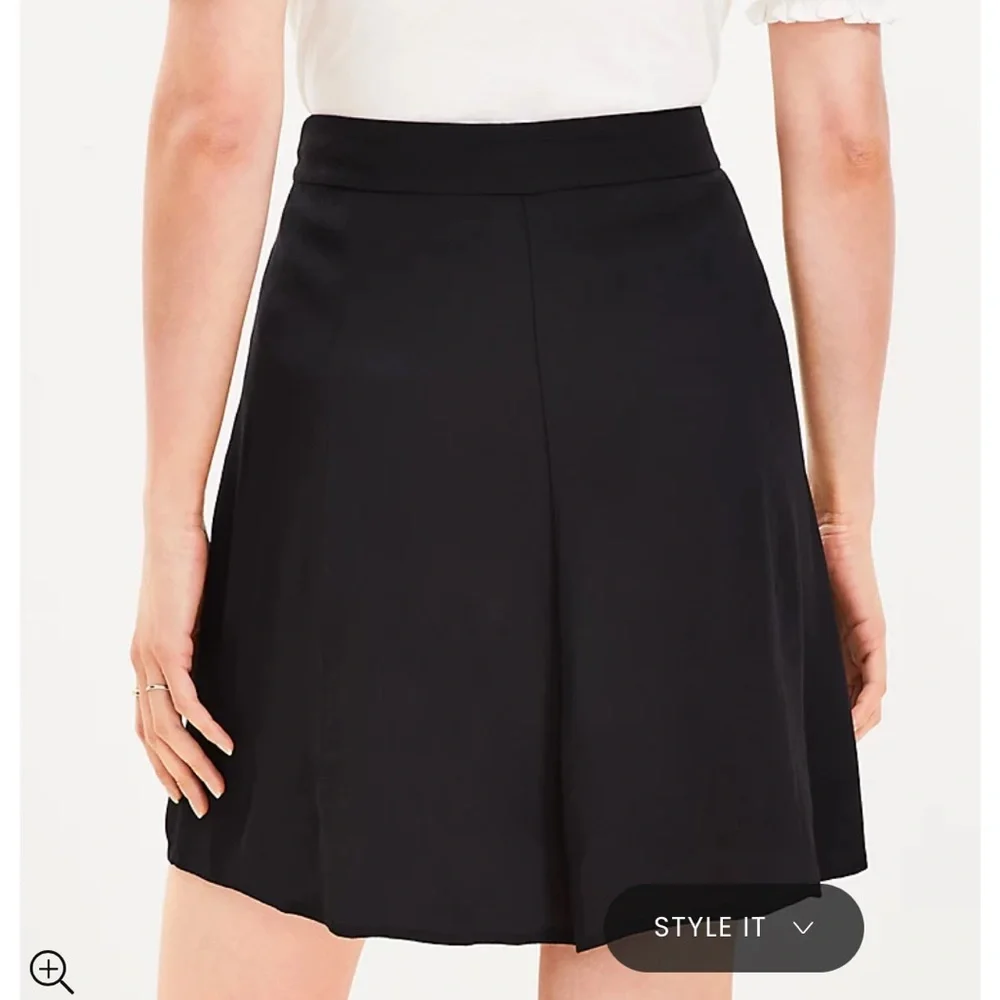 Loft Black Seamed Skirt, size MEDIUM - Picture 2 of 5